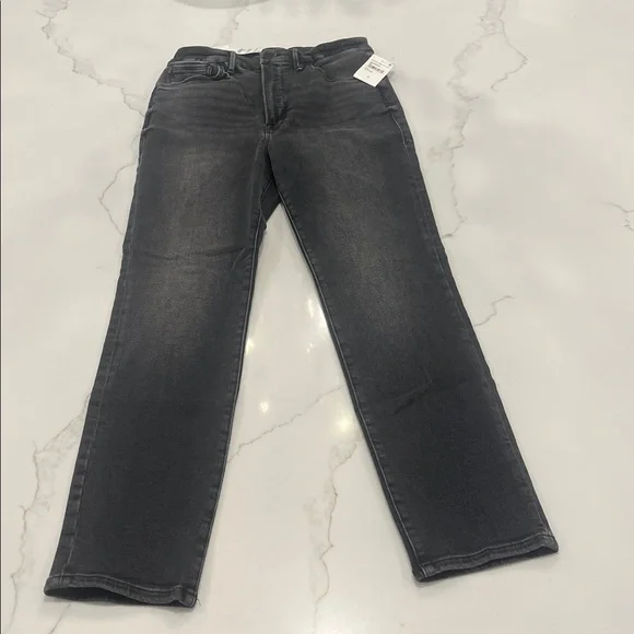 Good American Good Classic Straight Leg Jeans in Black308 - Picture 7 of 10